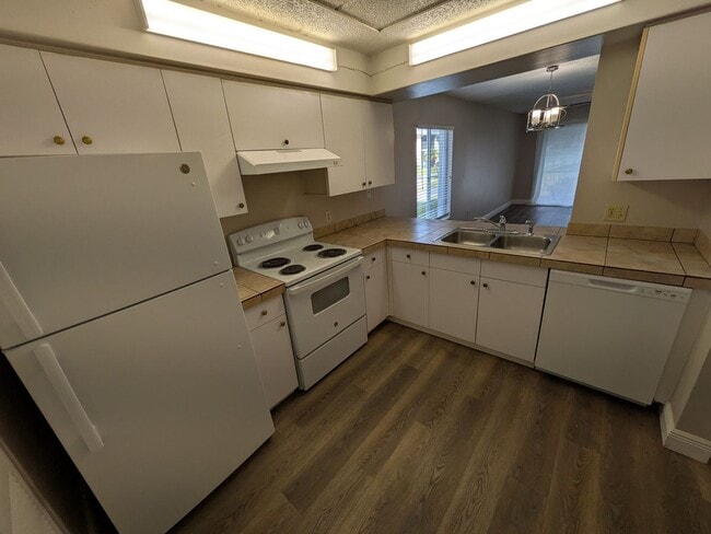 Building Photo - First Floor Condo at Pine Shadows Condominiums in Orlando