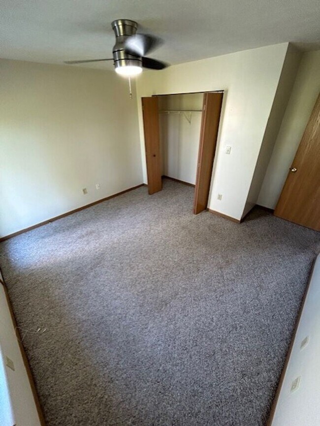 Building Photo - Black Friday Move-in Special! Up to $500 off!