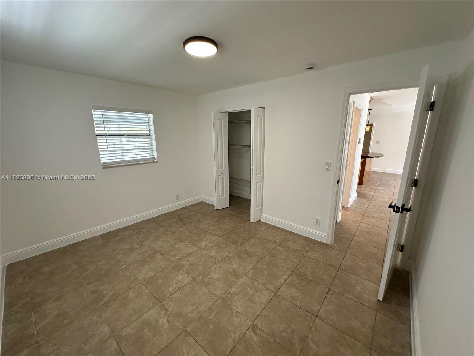 Building Photo - 4830 SW 41st Ave