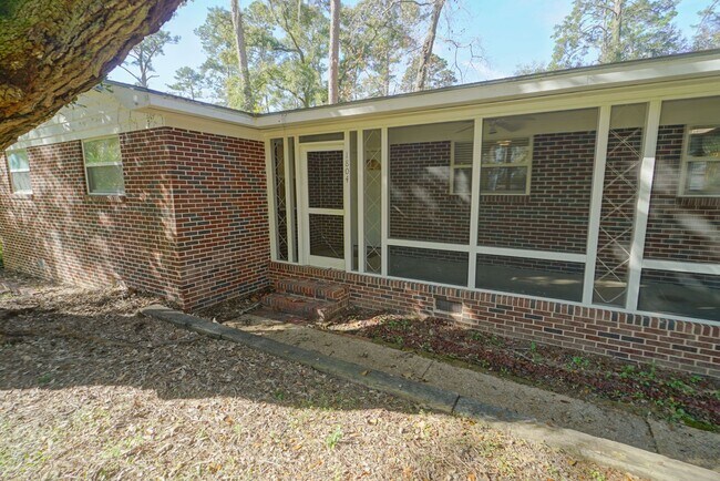 Building Photo - 1804 Skyland Dr