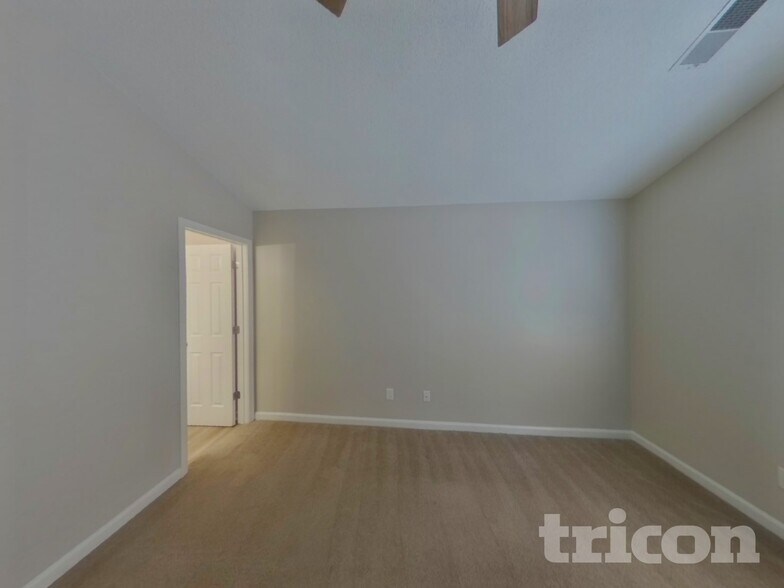 Building Photo - 562 Chisolm Way