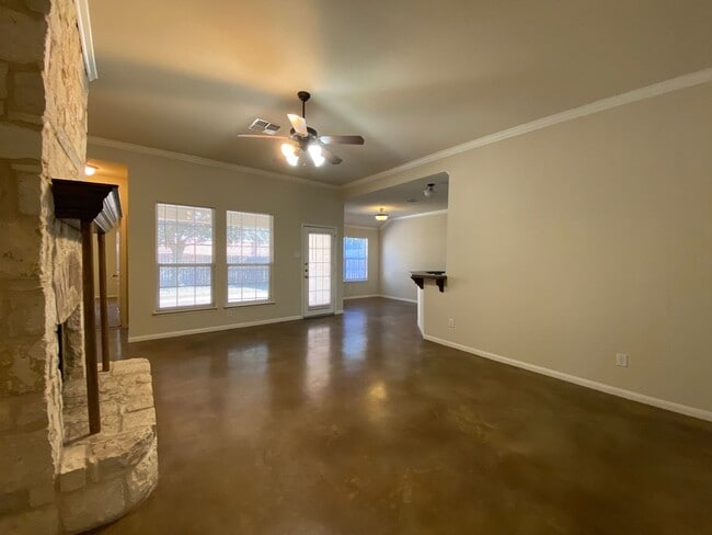 Building Photo - Duplex *LEASING SPECIAL AVAILABLE*