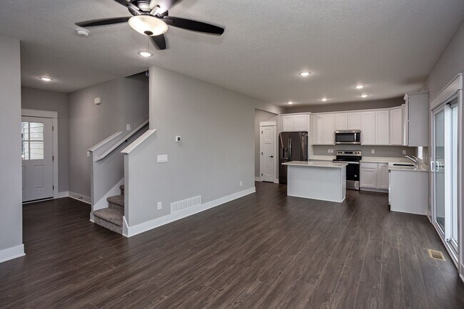 Building Photo - Like-New 4-Bedroom Home in Heritage Park –...