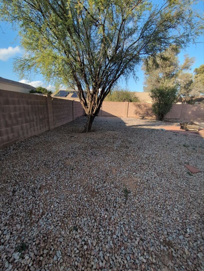 Building Photo - Charming 3 bedroom w/ Den home, ready for immediate move-in!