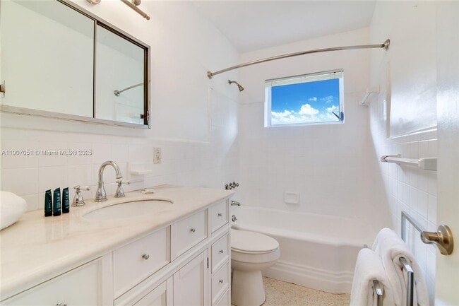 Building Photo - 2901 NW 9th Terrace