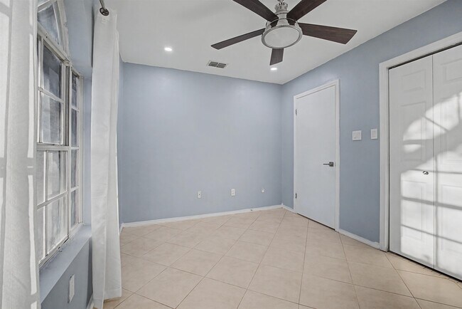 Building Photo - 10307 Dancer Dr