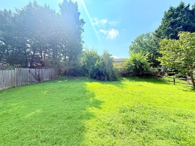 Building Photo - 1706 Oakdale Green Dr