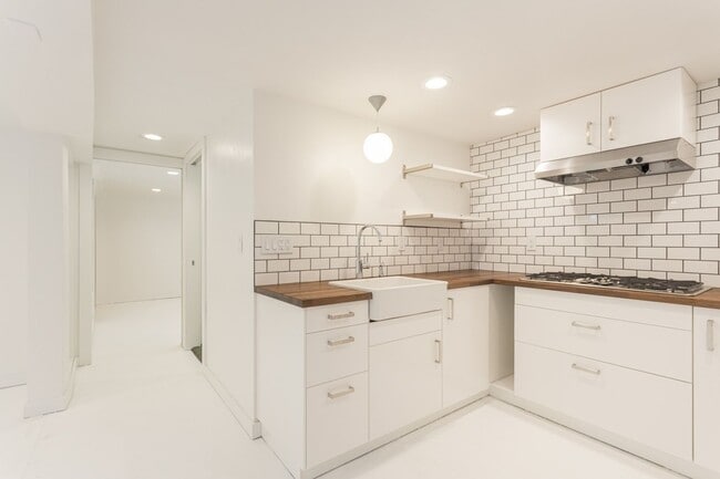 Building Photo - se54th
