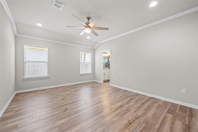 Building Photo - 10225 Bankhead Dr