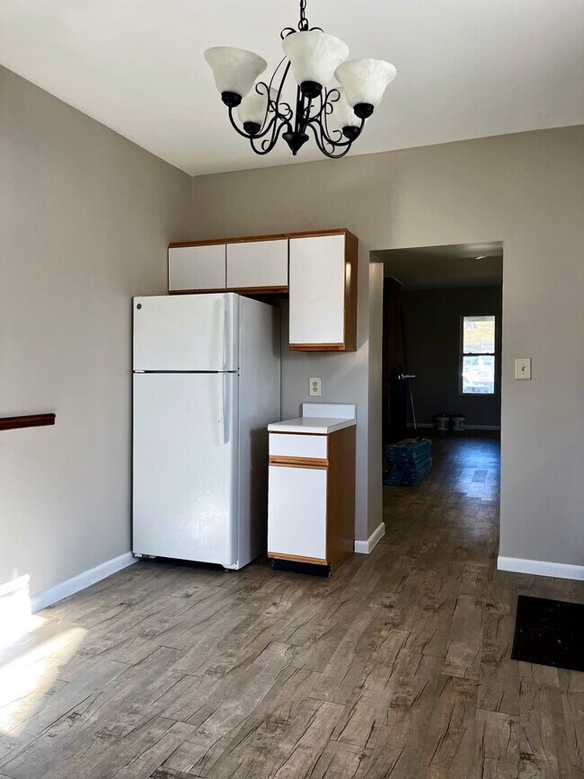 Building Photo - *** Amazing Apartment in Mt. Washington * Pet Friendly * Duplex style * Available Now * Spacious ...