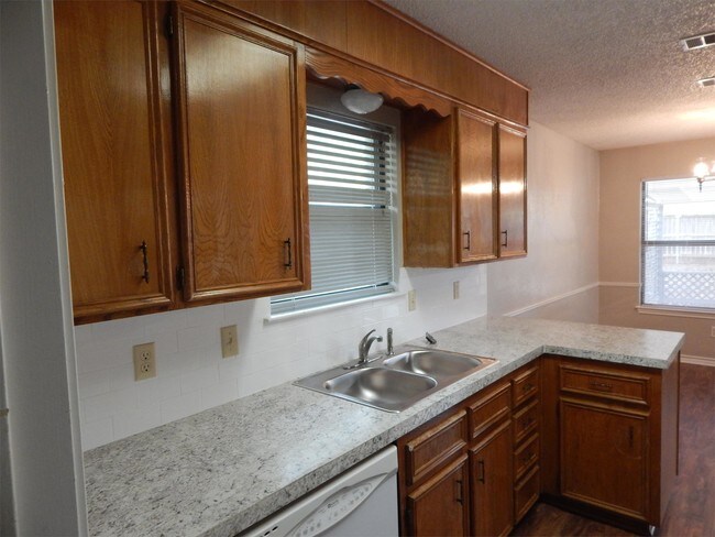 Building Photo - 4503 River Oaks Dr