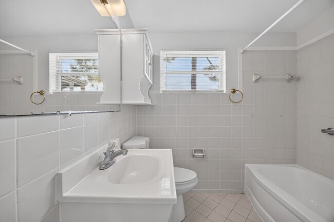 Building Photo - 87 Saratoga Cir S
