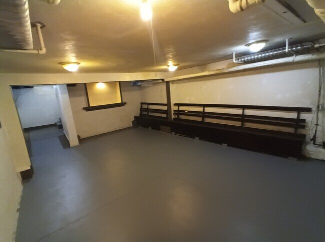 Building Photo - 2009 2nd St NE