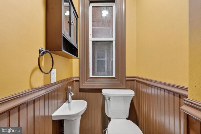 Building Photo - 1169 6th St NE