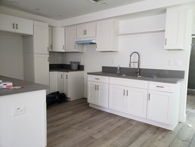 Building Photo - 10960 Avalon Blvd