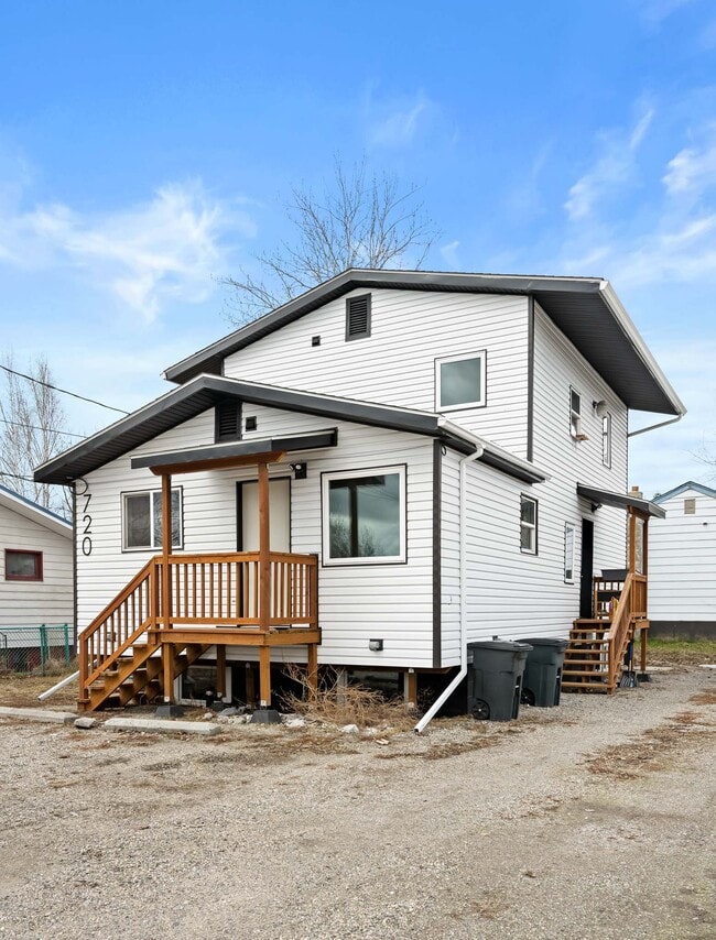 Building Photo - 720 18th Ave