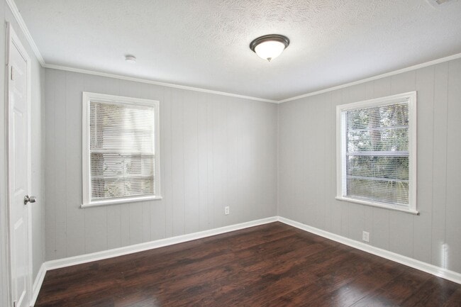 Building Photo - Large 2BR/2BA Eastside Savannah House For Rent