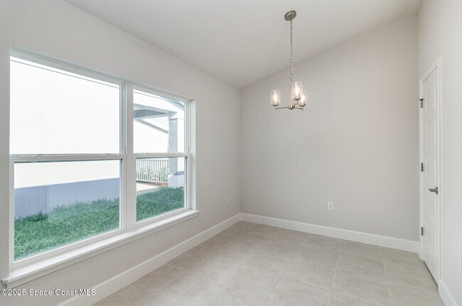 Building Photo - 2482 Carrick St