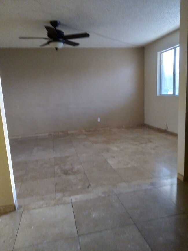 FRONT ROOM - 6734 N 19th St