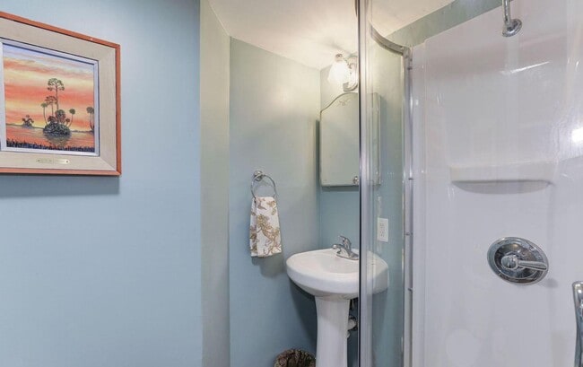 Building Photo - Spacious & Charming Victorian Row House in Burleith-Moments from Georgetown!