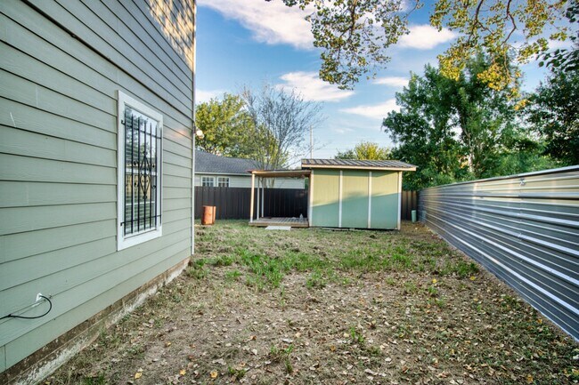 Building Photo - 1622 Dove Run