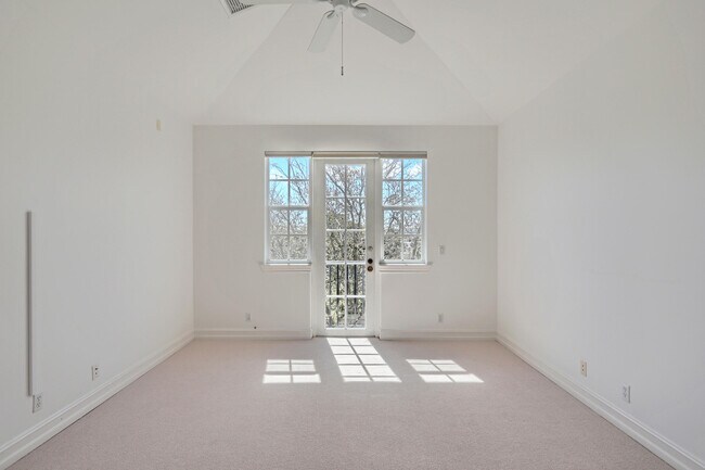 Building Photo - 343 Flamingo Dr