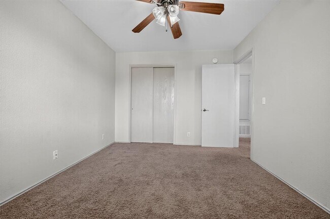 Building Photo - 2412 Kale Dr