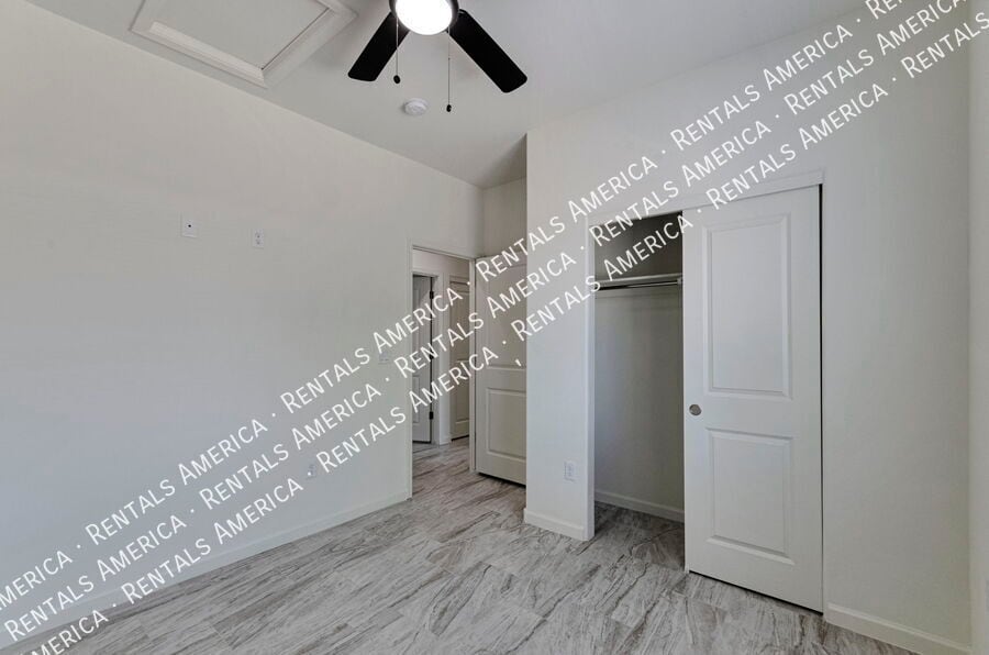 Building Photo - 3727 N Stone Ave