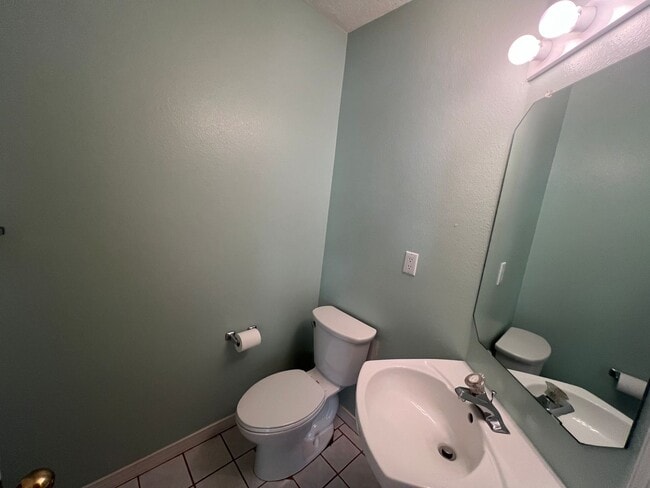 Building Photo - 3 Bedroom Home Available in Tanoan Near Ac...