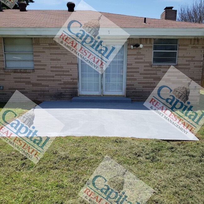 Building Photo - Cute Home Available!