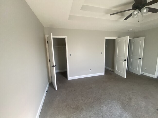 Building Photo - 485 Labrador Dr