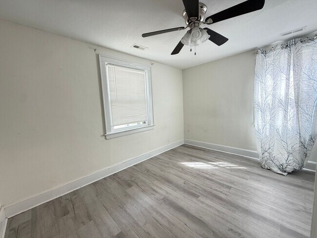 Building Photo - 3BR Home with Elizabeth River Views & Spacious Parking