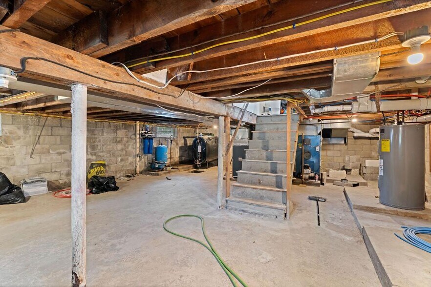 Building Photo - 15 Kingston Rd