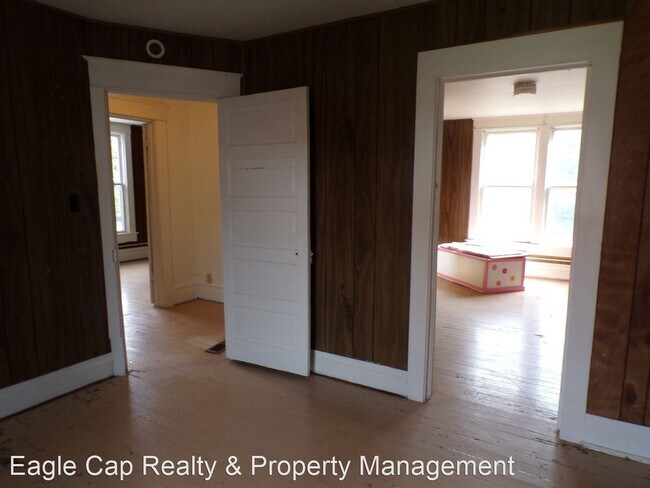 Building Photo - 3 br, 1.5 bath House - 164 E Delta