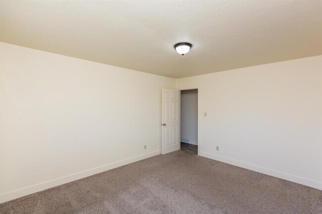 Building Photo - 2999 Fort Garland Dr