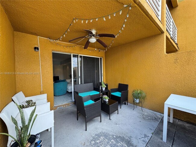 Building Photo - 9701 Fontainebleau Blvd