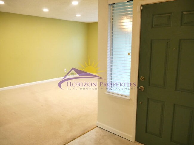 Building Photo - Spacious 4 Bed 2 Bath 1,575 sqft Lincoln Village Home