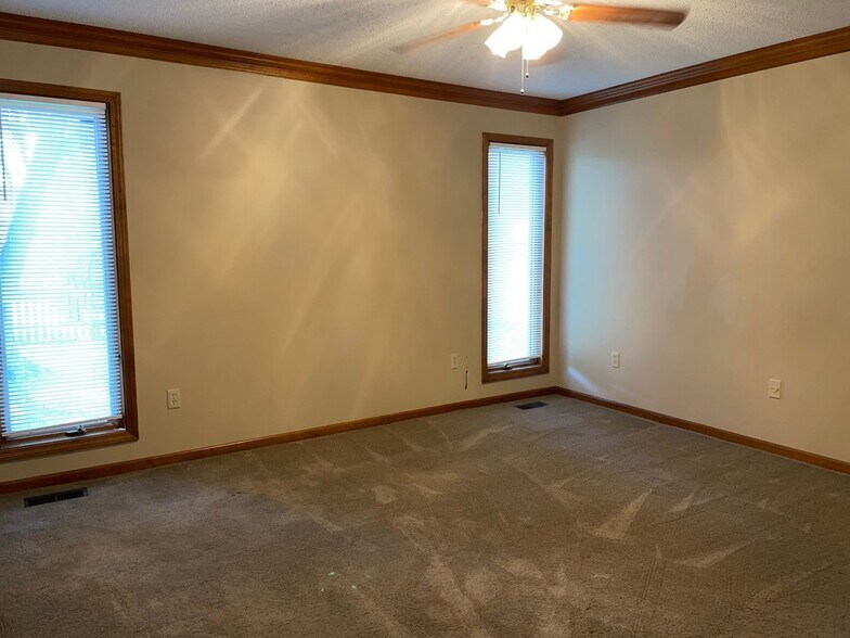 Master Bedroom - 15120 S Blackfeather Dr
