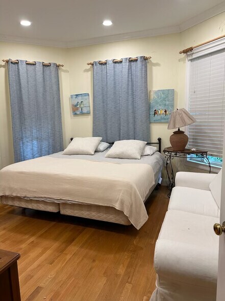 Building Photo - 74 Georgia St