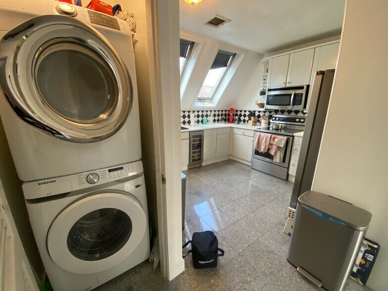 Building Photo - 21 Snow Hill St