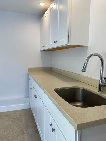 Building Photo - 52 Avalon Dr