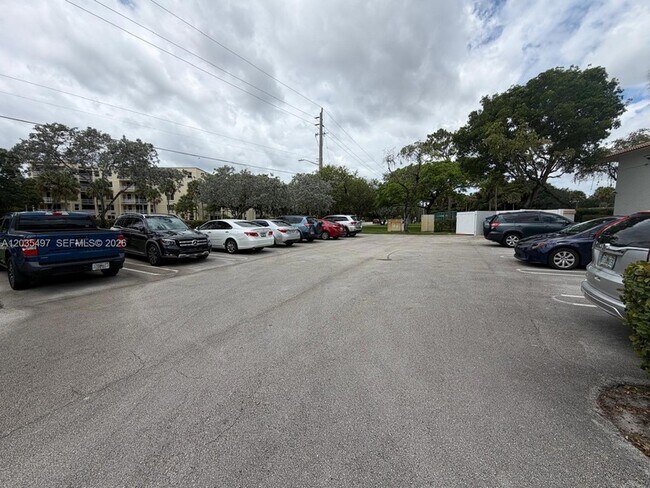 Building Photo - 8443 Royal Palm Blvd