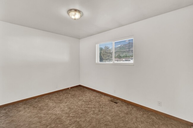 Building Photo - 9325 Quail Hollow Cir
