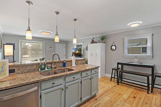 Building Photo - 5 N Maple Ave