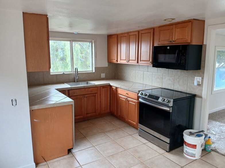 Building Photo - 2530 Cherimoya Dr