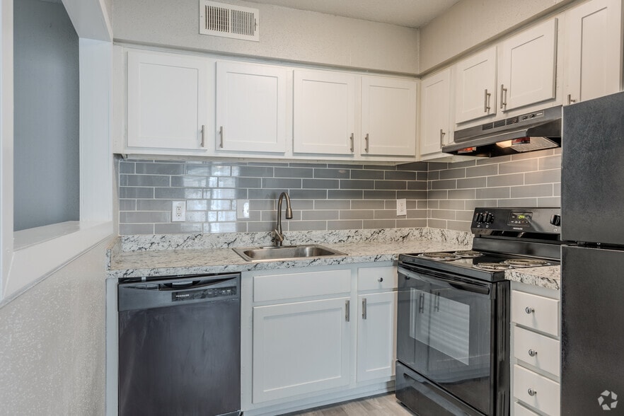 2BR, 2BA - 1,285SF - Kitchen - View at Stonecrest