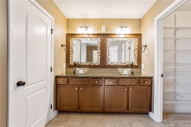 Building Photo - 2828 Deepwater Ct