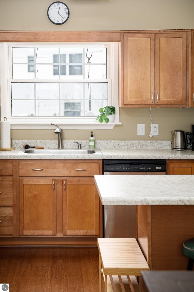 Building Photo - 1704 Comanche St