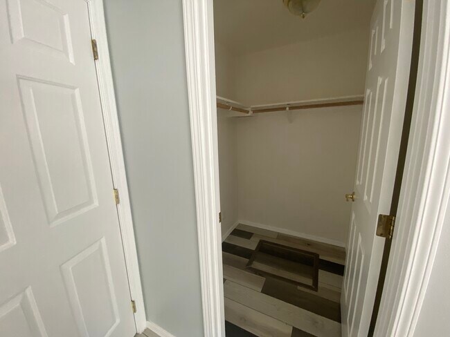 Master walk-in closet - 1107 Niantic St