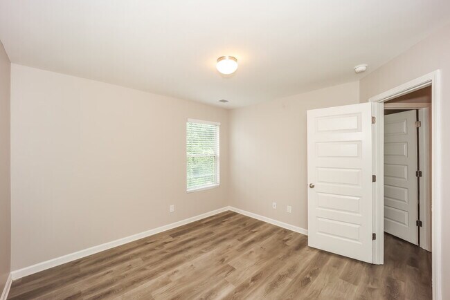 Building Photo - 1093 Lear Dr